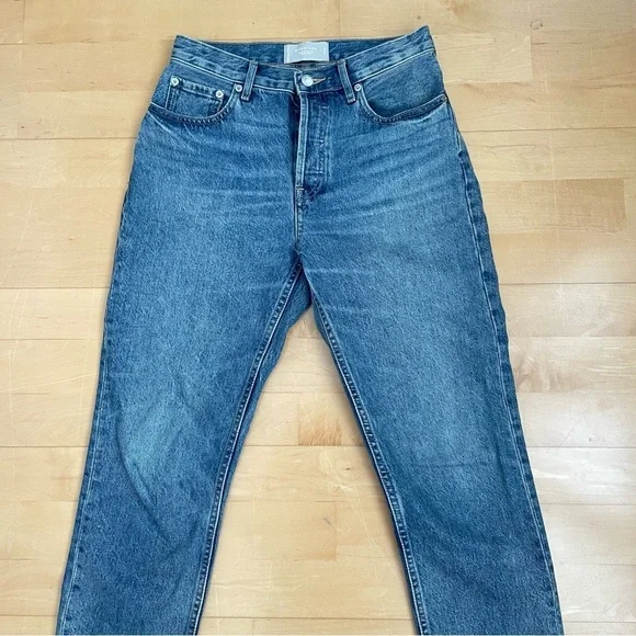 Everlane The 90s Cheeky Jeans Crop Straight Leg
Vintage Blue
Size 26 - Picture 6 of 11